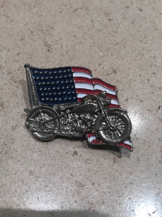 Conjunto de 2 Pin's de mota com bandeira da América