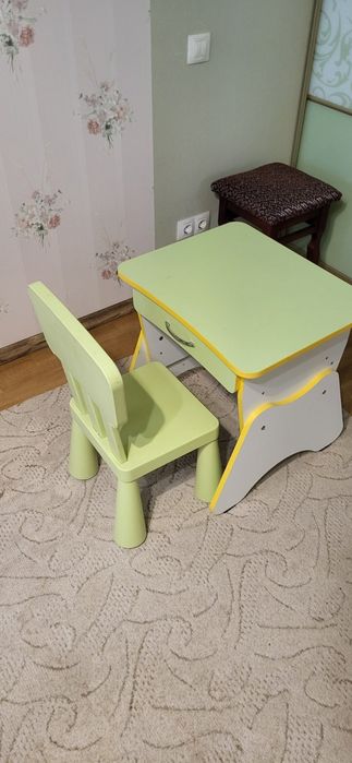 Стол со стульчиком для ребенка
