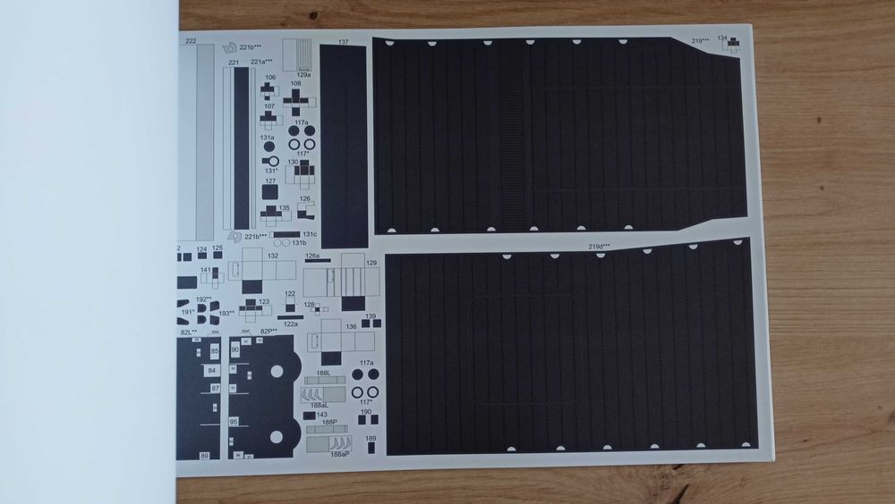 Model kartonowy - Lotniskowiec USS WASP - Wydawnictwa  Angraf 137