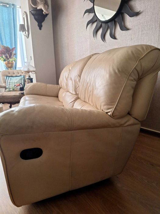 Sofa reclinavel em pele creme