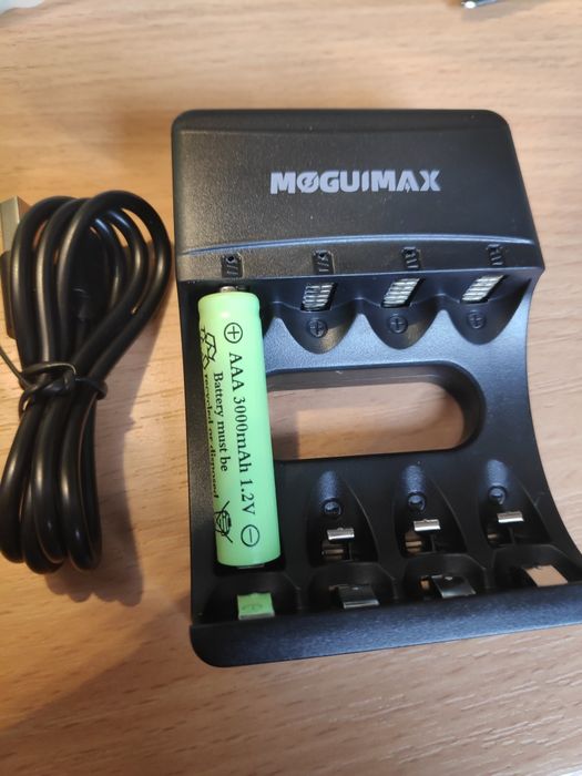 Зарядное устройство для аккумуляторов Ni-MH AA / AAA (USB)