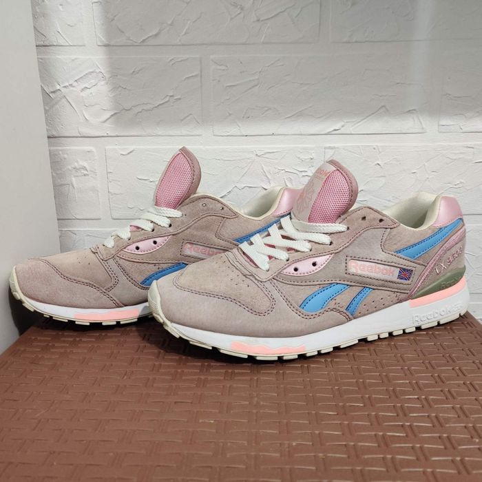 Продам женские кроссовки Reebok