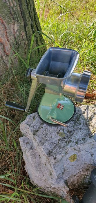 Maszynka do mielenia DOM GOS na przyssawkę -PRL