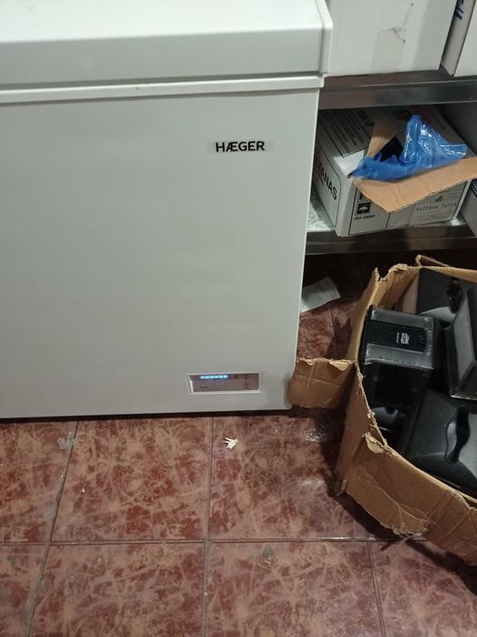 Arca congeladora com 6 meses de uso como nova com 1,30m
