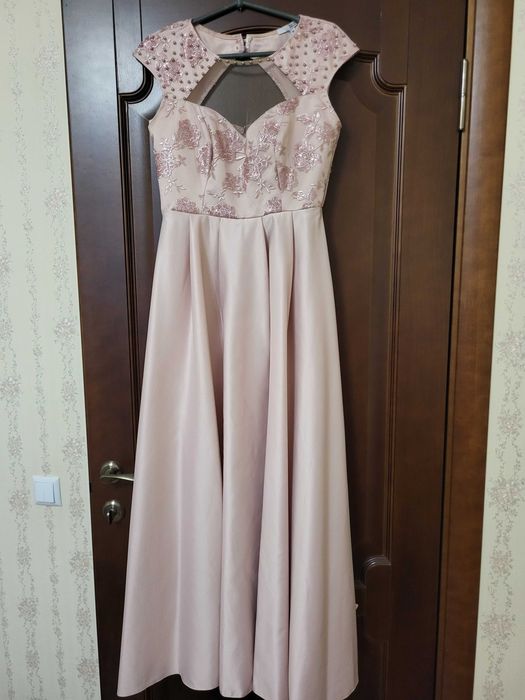Чудова атласна сукня, пляття, святкова, s