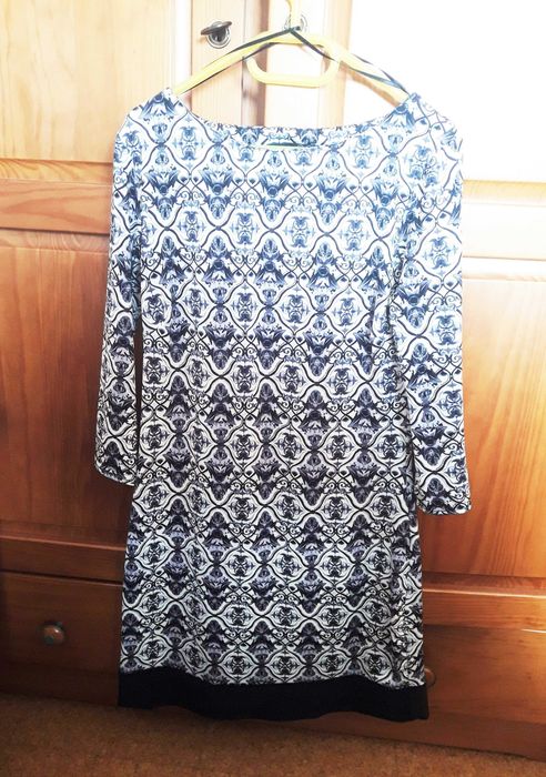 Vestido com padrão cinzento/ azulado e preto Primark, tamanho 34