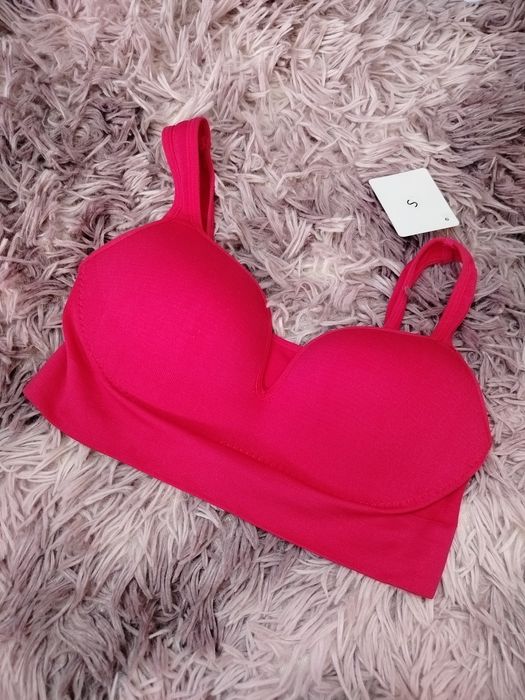 Новий топ з біркою