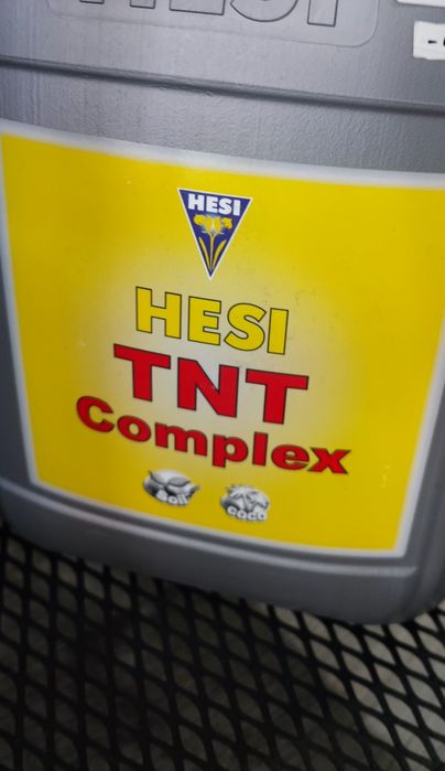 Kit  fertilizantes Hesi TNT e Bloom Complex 5L