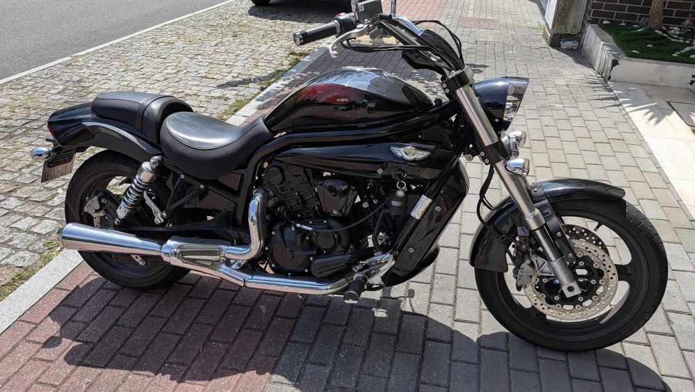 Mota Hyosung 650GV Cruiser, estilo Harley