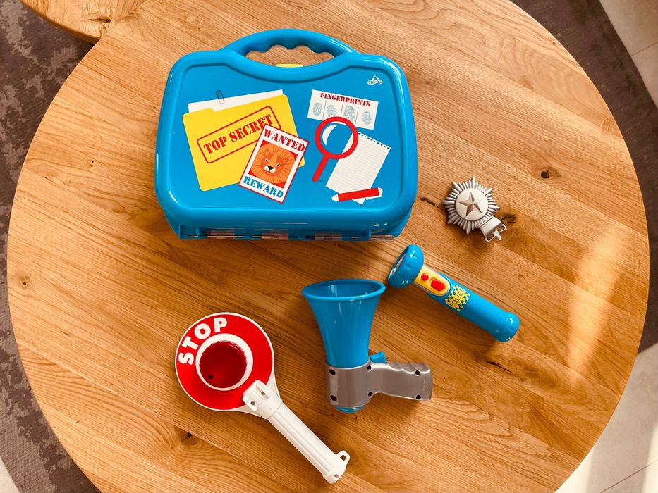 Zestaw policjanta w walizce , akcesoria
