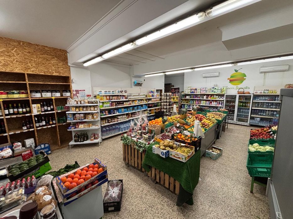 Frutaria e Mercearia . Corroios ( Seixal)