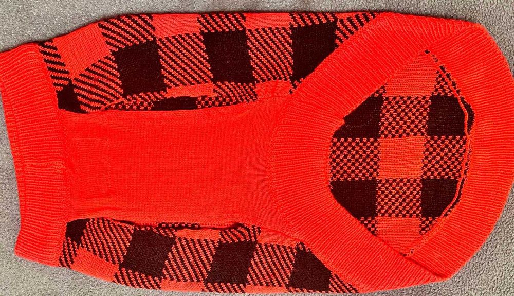 Czerwony sweter w kratę dla psa . Zainteresowanych proszę o kontakt