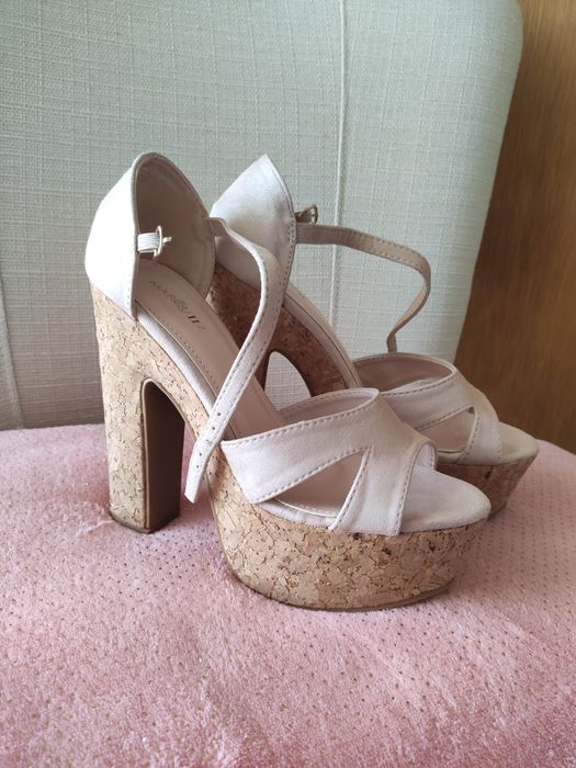 Sandálias novas