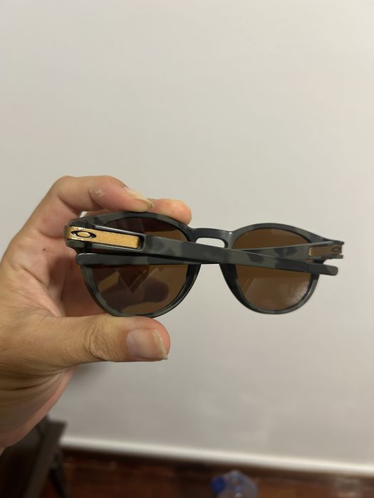 Oakley latch original