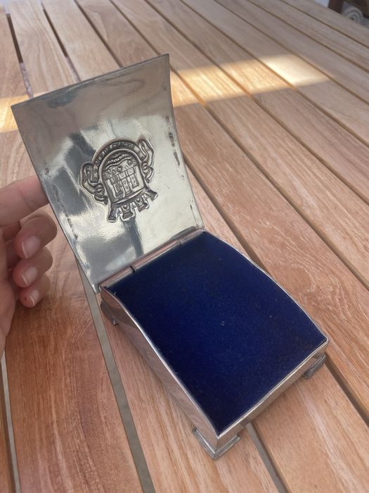 Caixa porta cartões com cimo ovalizado