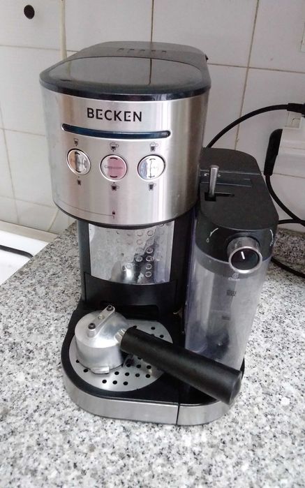 Máquina de Café Manual BECKEN BECM4567 (15 bar - Café moído)