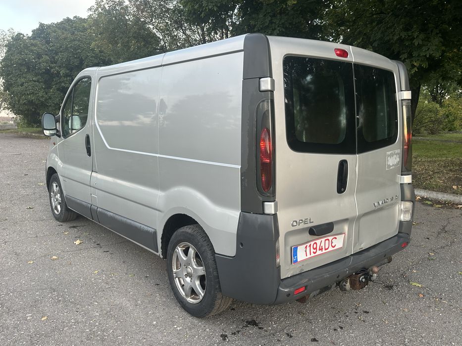 Opel Vivaro 1.9 DCi 2003 год