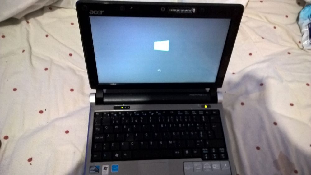 Portátil Acer com carregador