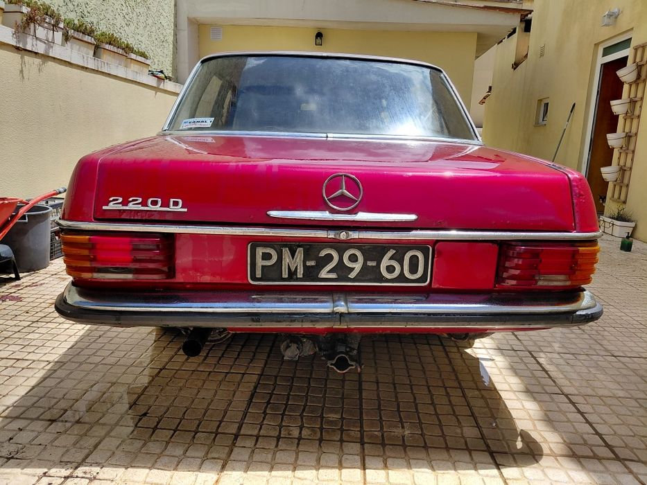 Mercedes-Benz W115 220D – 1977