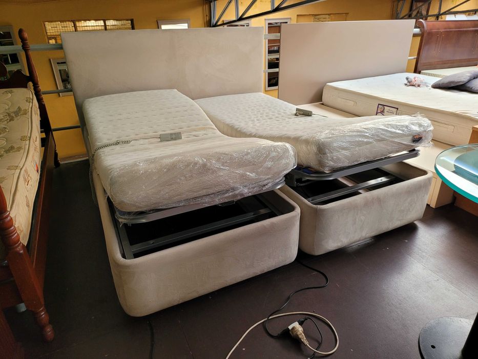 Cama de casal - Constituído por dois sommiers individuais elétricos e