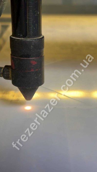 Лазерна порізка різних матеріалів Акрилу, Пароніту, Полістиролу та ін.