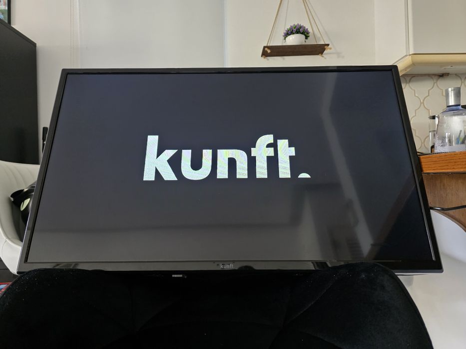 Tv led Kunft 32" com suporte de parede
