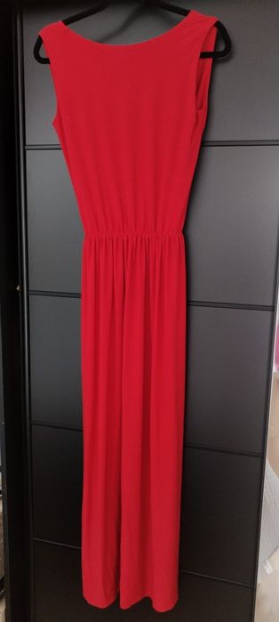 Czerwona długa sukienka