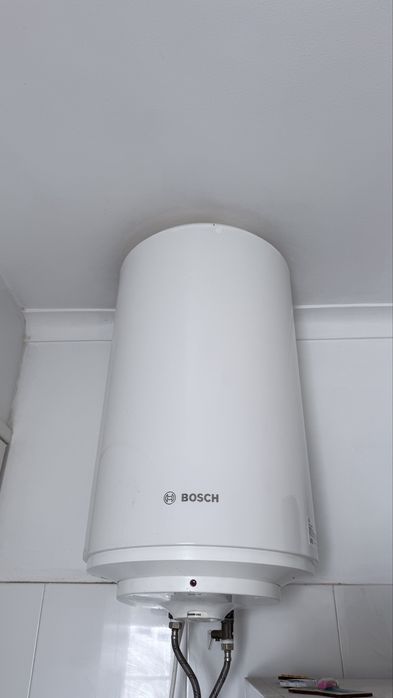 Termoacumulador semi novo, em muito bom estado.