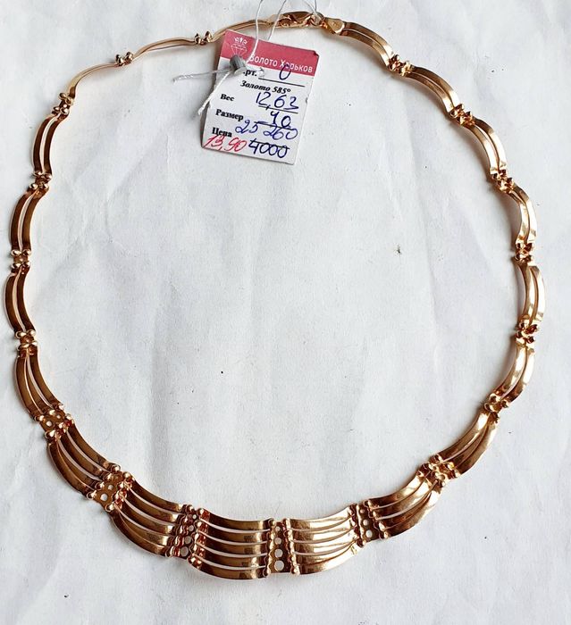 В продаже золотые колье 585 пробы