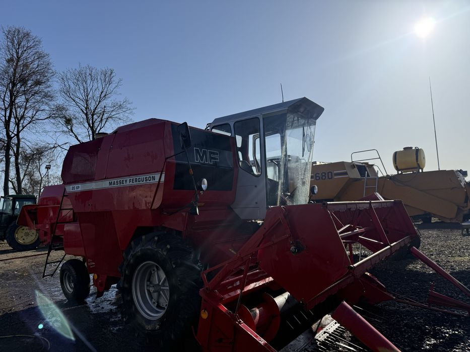 Зернозбиральний комбайн Massey Ferguson 20XP