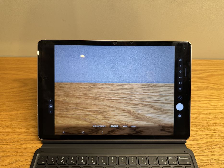 Samsung Galaxy Tab S8 SM-X700 stan idealny