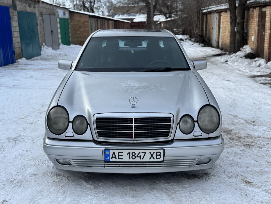 Mercedes-Benz E 320