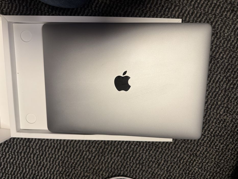 Mac book pro / ipad. Z haslami i icloudem