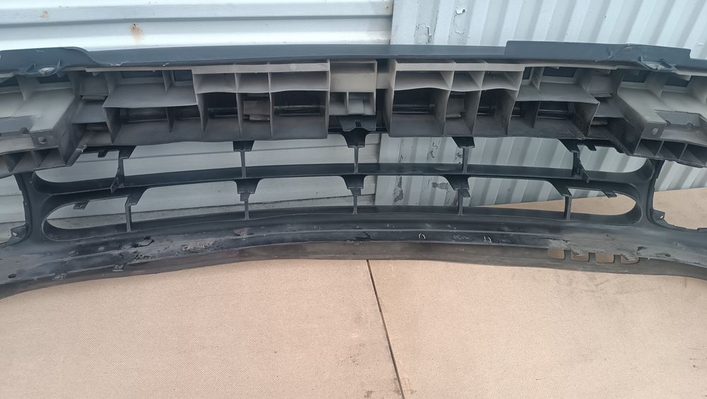 Vendo parachoque de frente Renault Clio ano 1998/2001