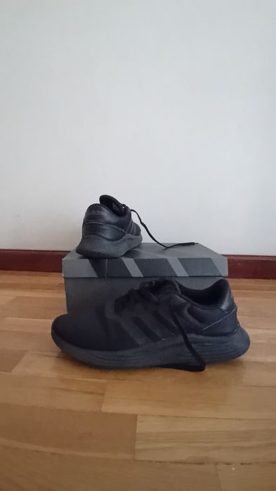 adidas lite racer 2.0 black 
size 42 
estado: muito bom ( deixaram me