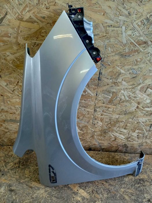 Opel Zafira B 2 błotnik prawy przód przedni kolor Z157 srebrny oryg