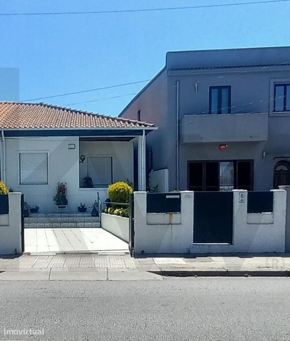 Moradia T2+1 com Jardim em Zona Privilegiada de Leça do Balio