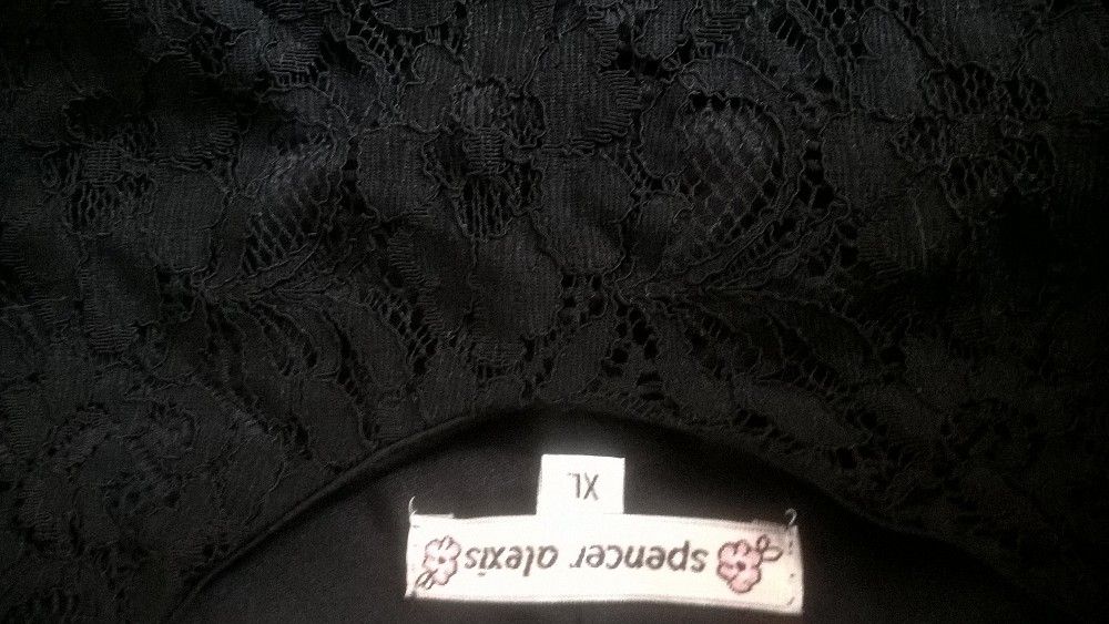 okolicznościowa koronkowa suknia