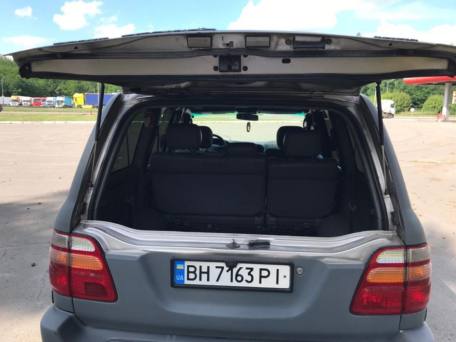 Toyota LandCruiser 100