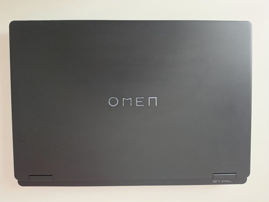 HP OMEN 17-db0004ns AMD Ryzen 7 8845HS/32GB/1TB SSD/RTX 4070/17.3"