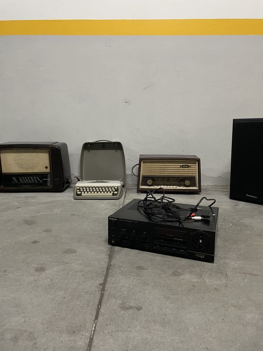 Conjunto de Radios, Maq.Escrever e Colunas