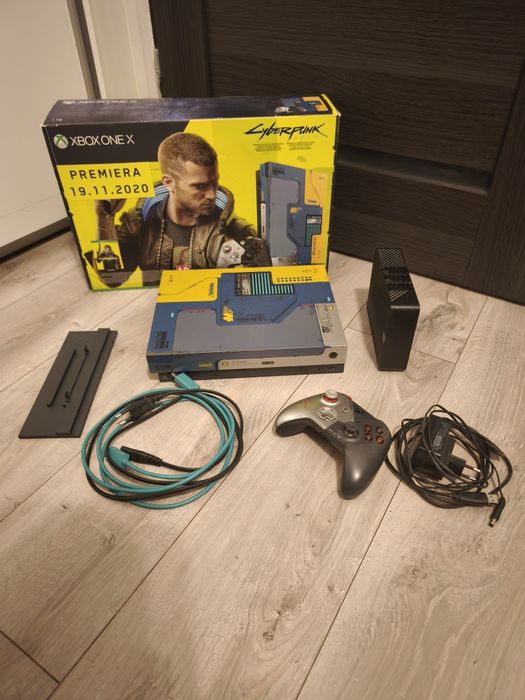 Xbox one x 1 TB + 6tb HDD Seagate dysk zewnętrzny + Pad z baterią i ładowarką