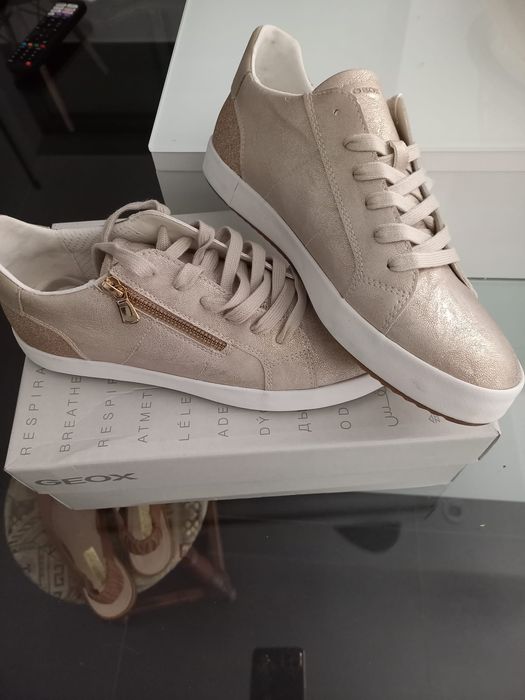 Vendo sapatilhas geox completamente novas