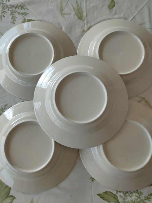 Conjunto de pratos cavalinho.