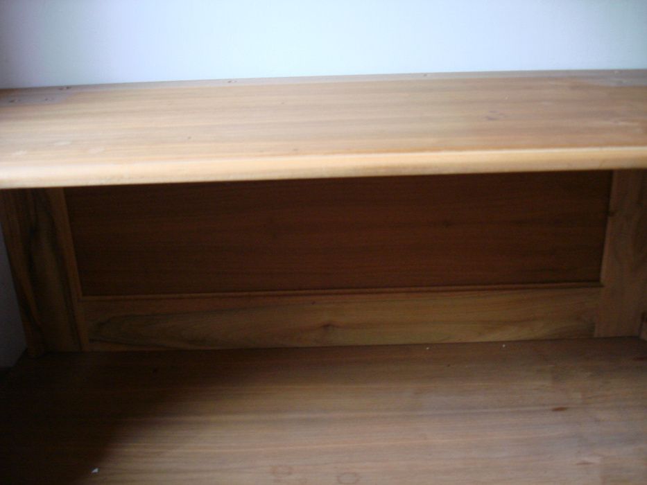 Lustro oprawione drewnem