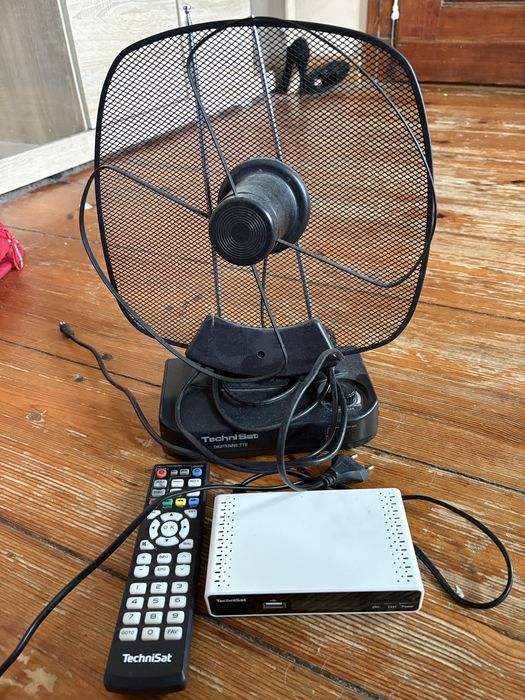 Zestaw ANTENA pokojowa i Dekoder dvbt-2 + plilot stan idealny