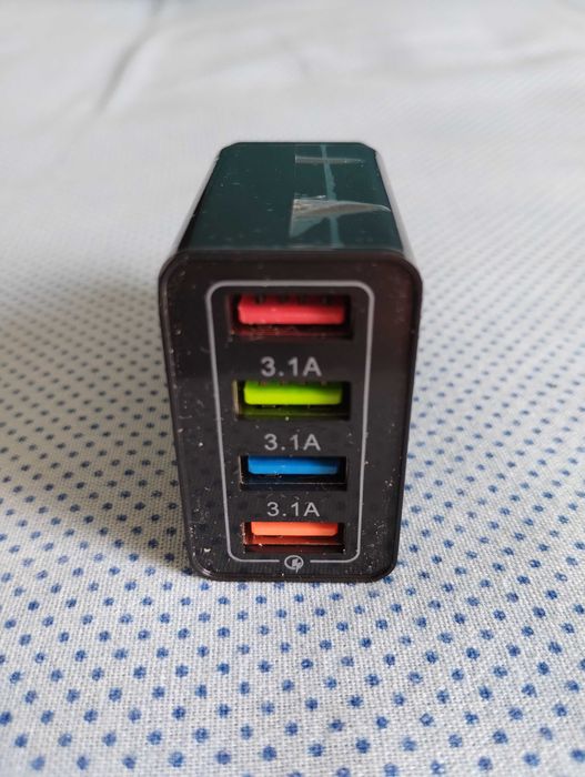 Cетевое зарядное устройство Quick Charge 3.0 /  4 порта USB
