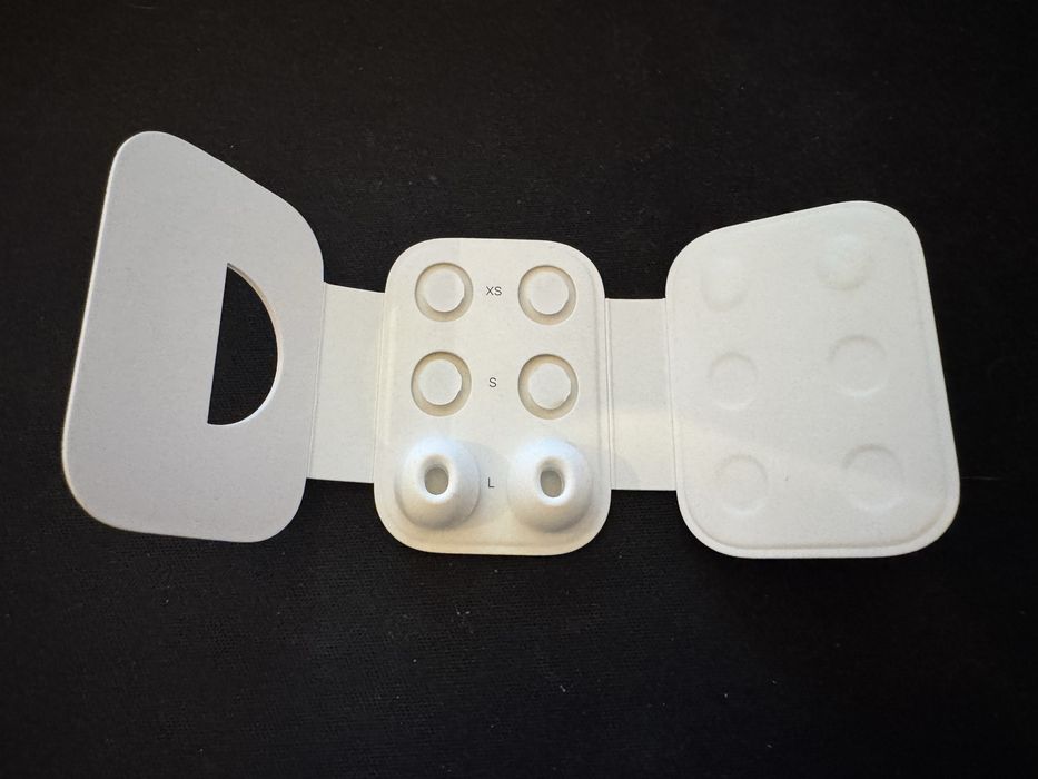 AirPods Pro 2 (caixa e lado esquerdo)