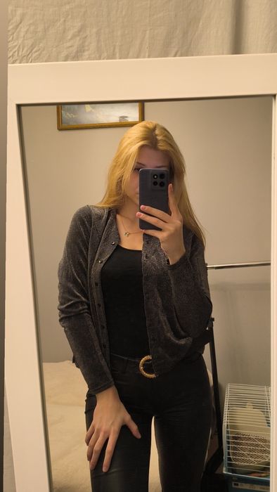 Czarna, połyskująca narzutka / kardigan Etam – elegancka i kobieca!