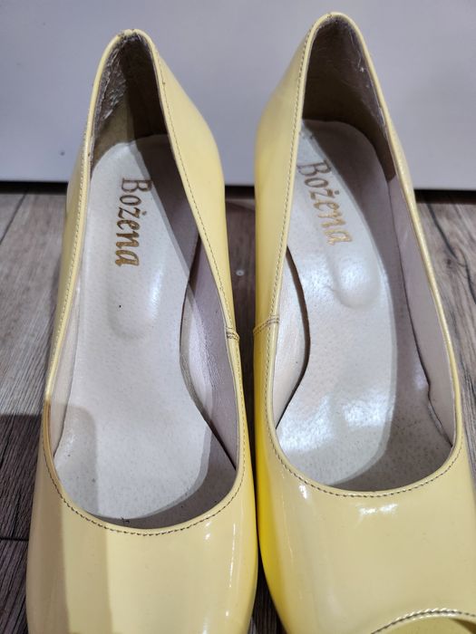 Szpilki lakierkowe cytrynowe Bożena Tanio